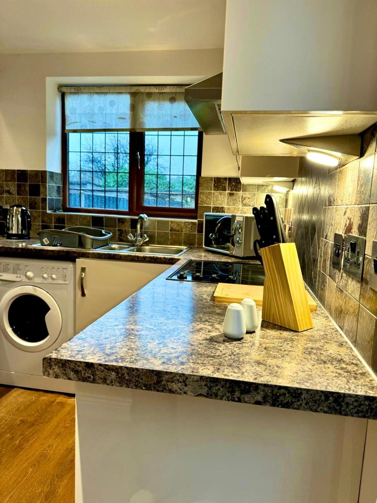 3Br House Ossett-Wakefield, Free Parking 3 Cars Wi Fi Long Stays Εξωτερικό φωτογραφία